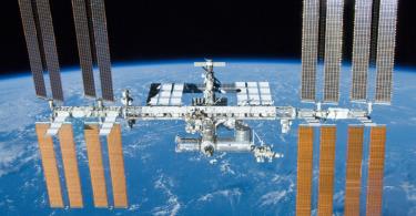 تصوير عبور محطة الفضاء الدولية في سماء الإمارات